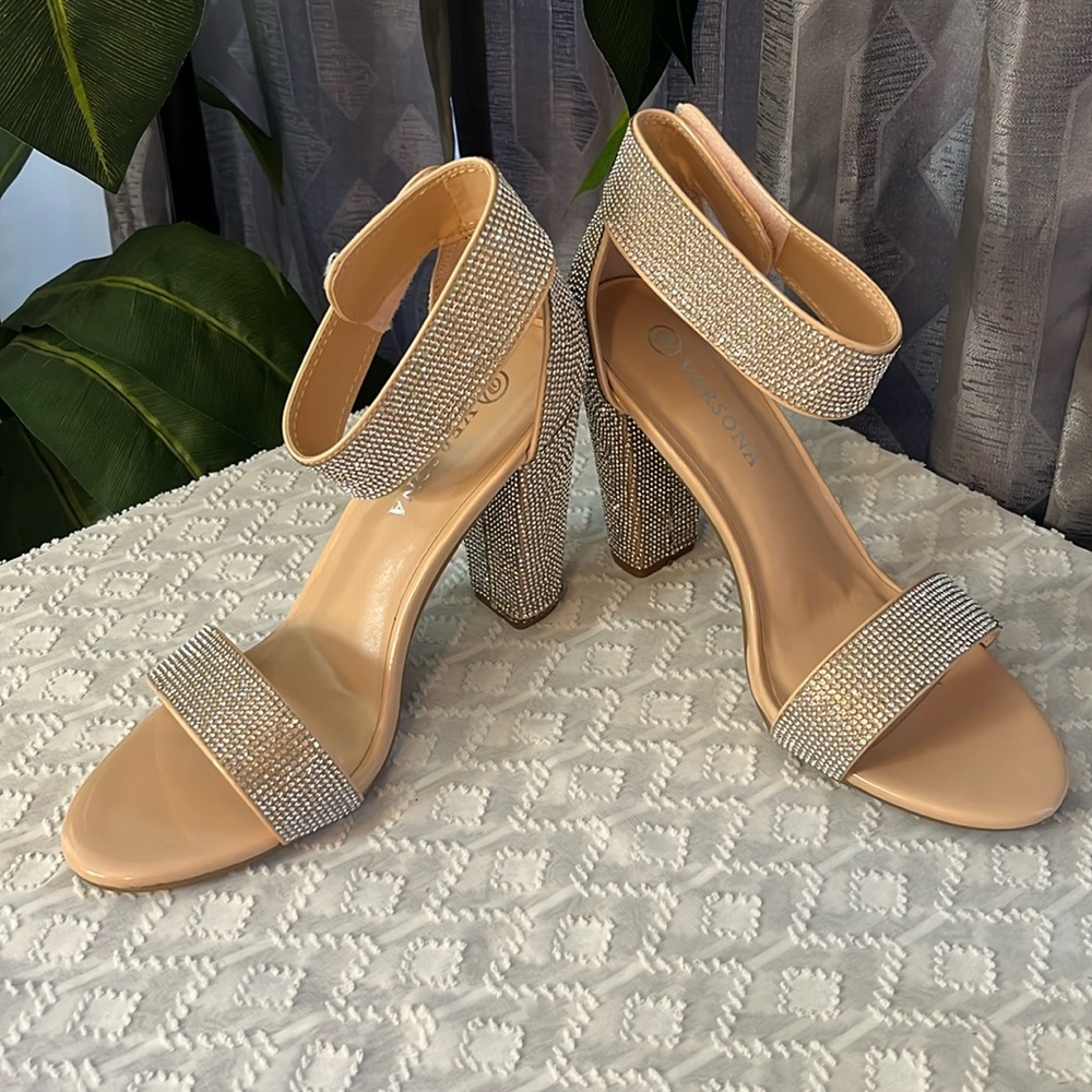 NWT Versona Silver Rhinestone Women Sandals Size 9 1/2
